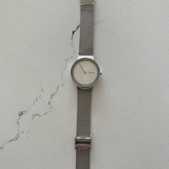 Watch - Picture 2 of 6